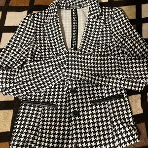 Stylish Black and White Houndstooth Women's Blazer